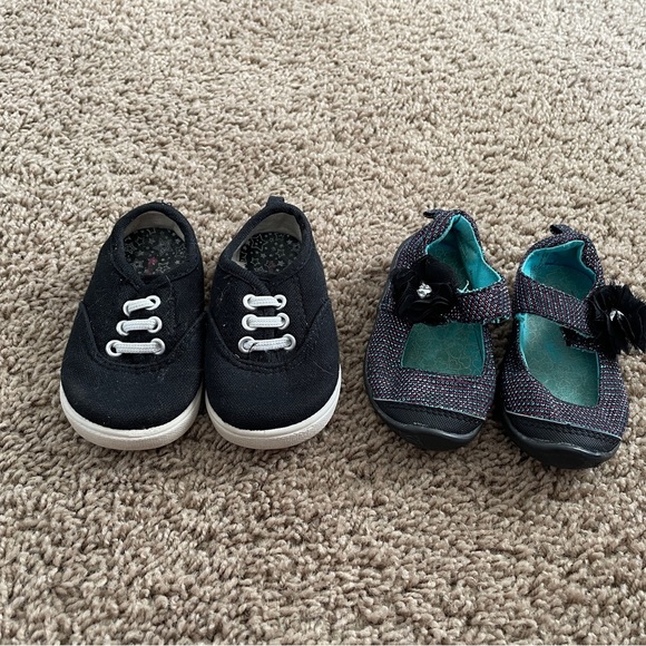 Two pairs of baby shoes SZ 4/5
Black - Garanimals size 5 
Sparkly - George SZ 4 - Picture 1 of 3